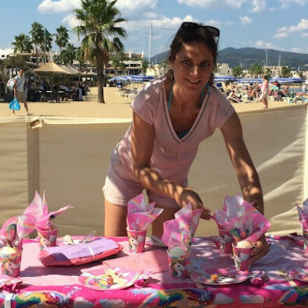 Preparation of kids birthday party at the beach