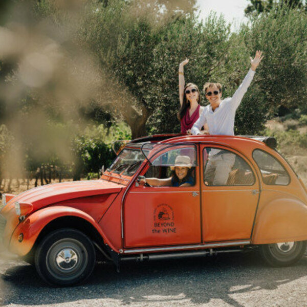 Wine tour 2CV Saint-Tropez - Elia Kuhn Photographe - Beyond The Wine Wine tour 2CV Saint-Tropez - Elia Kuhn Photographe - Beyond The Wine