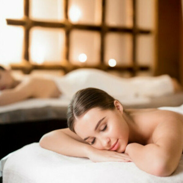 Massage en duo, un moment de partage en amoureux, entre amis ou en famille