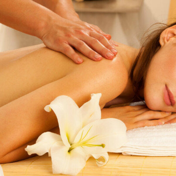 Massage: Alone or as a couple, enjoy a moment of well-being and gentleness with a relaxing and energizing massage (non-therapeutic).