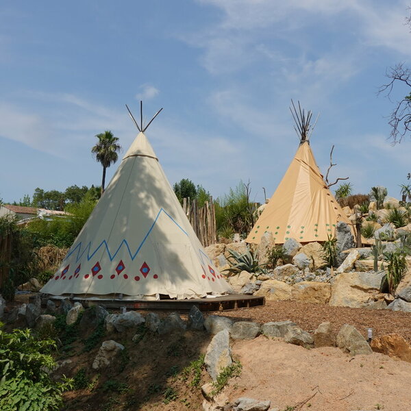Tipi en pleine nature