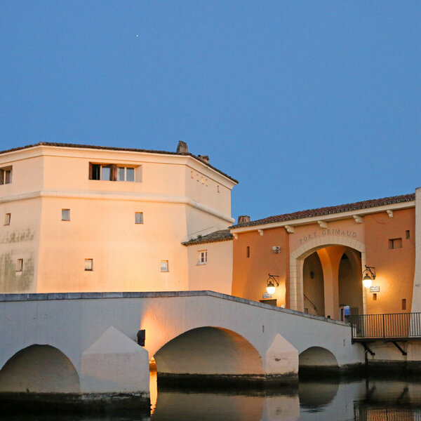 Le crépuscule à Port Grimaud