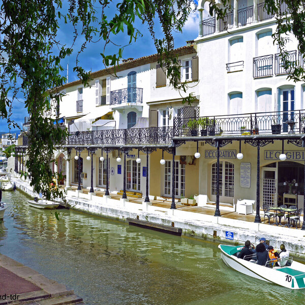 Votre balade sur les canaux de la cité Lacustre