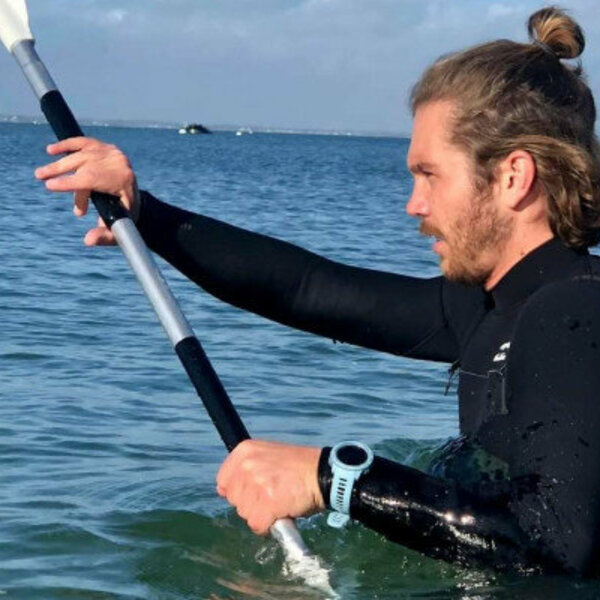 Coastal walking can also be practiced with propulsion tools  including paddles.