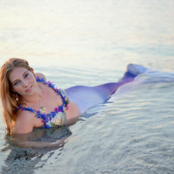 Freya, professional mermaid in the Var and Monaco by the beach